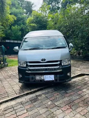 Toyota KDH 2010 Van (Used)