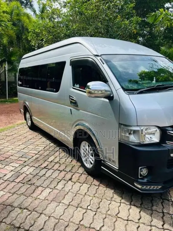 Toyota KDH 2010 Van (Used)