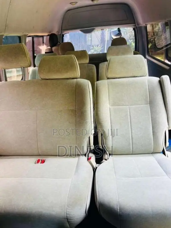 Toyota KDH 2010 Van (Used)