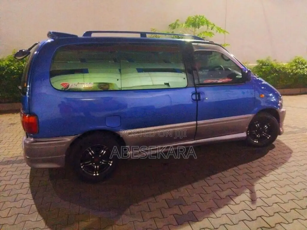 Nissan Serena FX 1998 Van (Used)