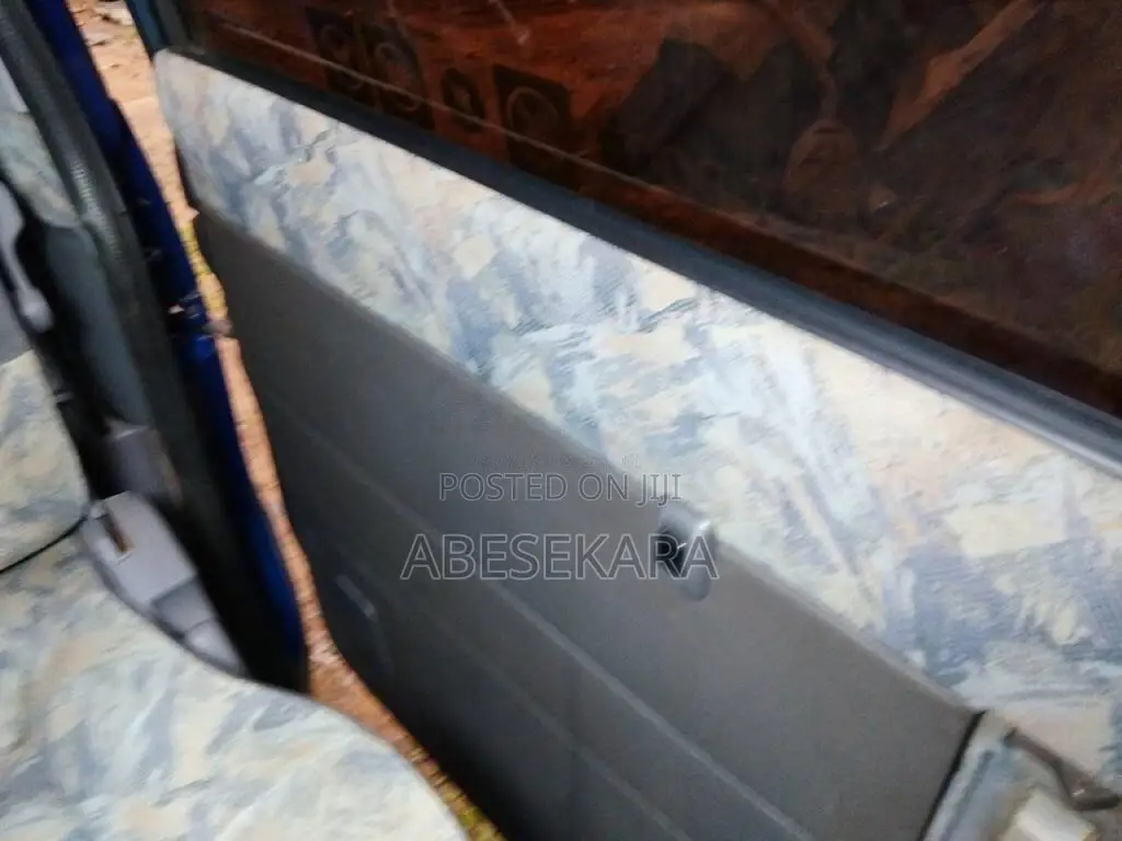 Nissan Serena FX 1998 Van (Used)