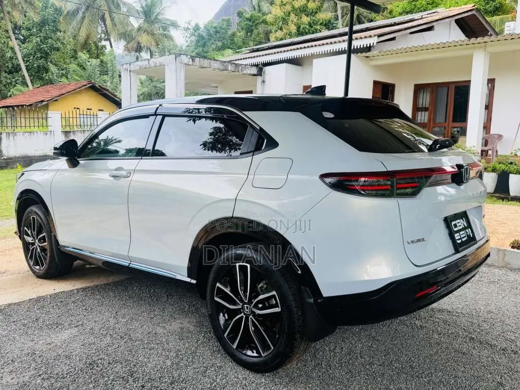 Honda Vezel Z Play 2024 SUV (Used)