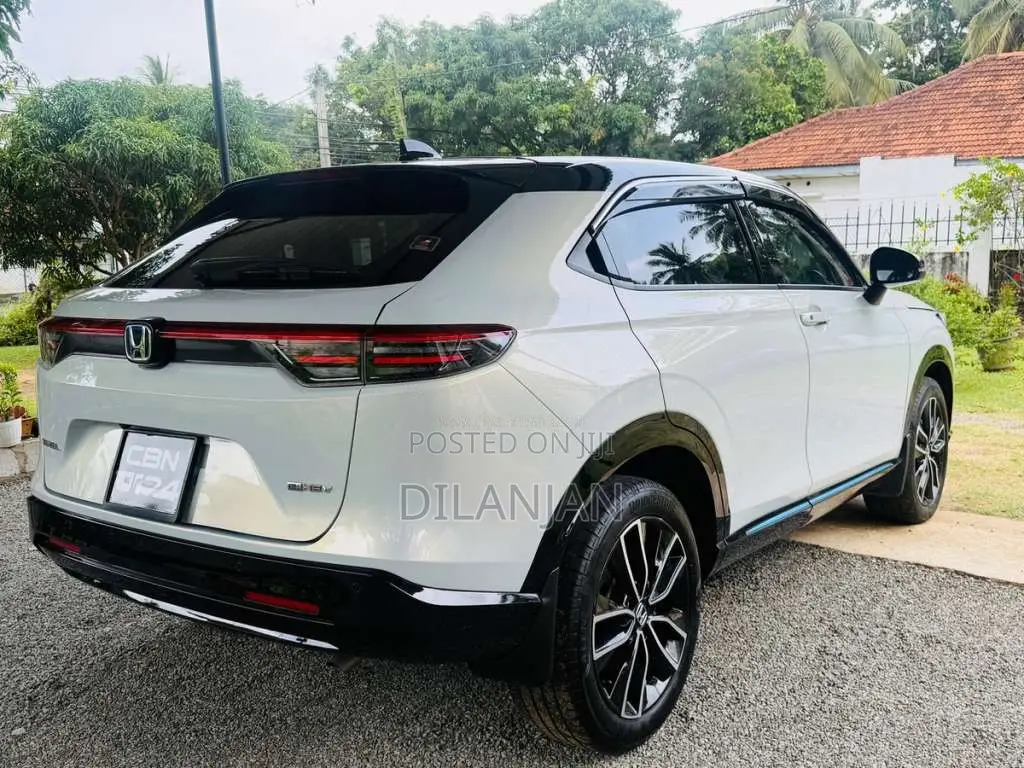 Honda Vezel Z Play 2024 SUV (Used)