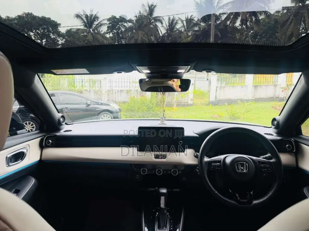 Honda Vezel Z Play 2024 SUV (Used)