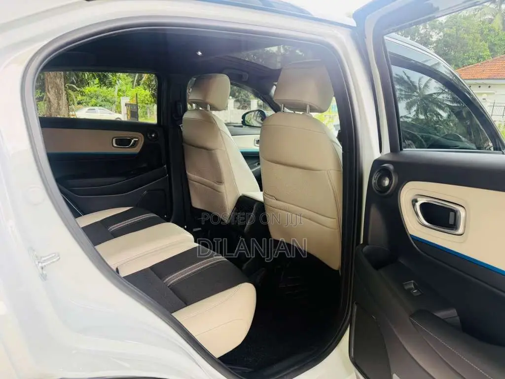 Honda Vezel Z Play 2024 SUV (Used)