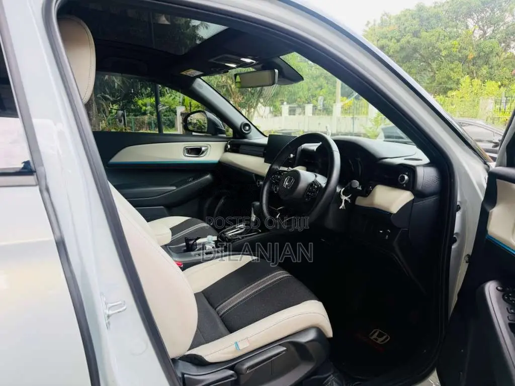 Honda Vezel Z Play 2024 SUV (Used)