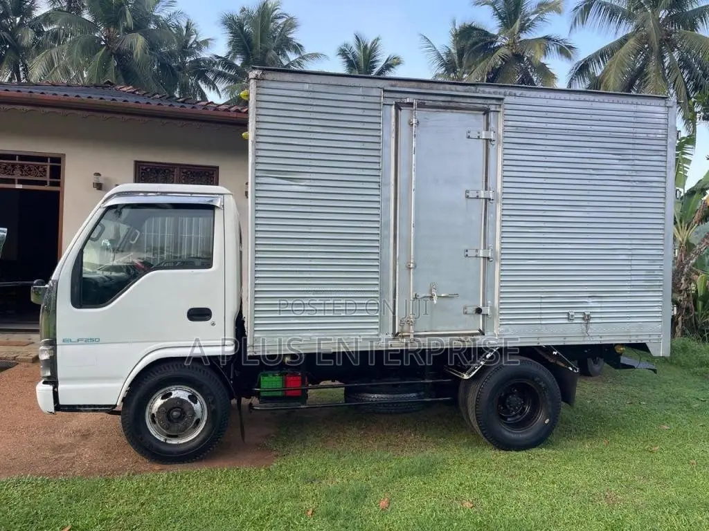 Isuzu NKR 12 FULL BODY 2005 Lorry (Used)