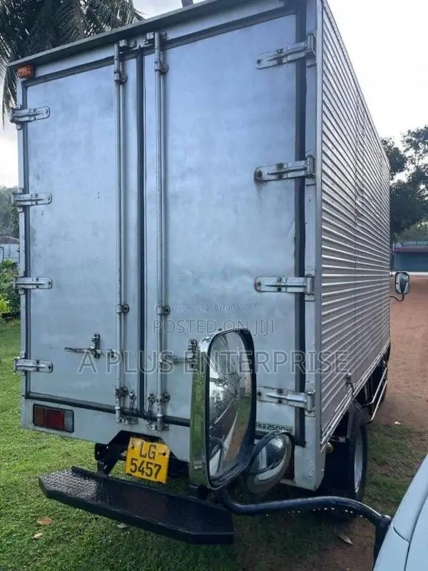 Isuzu NKR 12 FULL BODY 2005 Lorry (Used)
