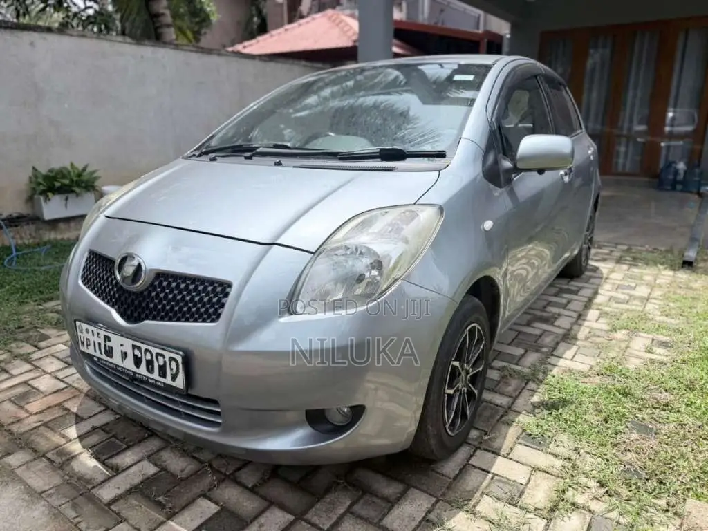 Toyota Vitz 2007 Car (Used)