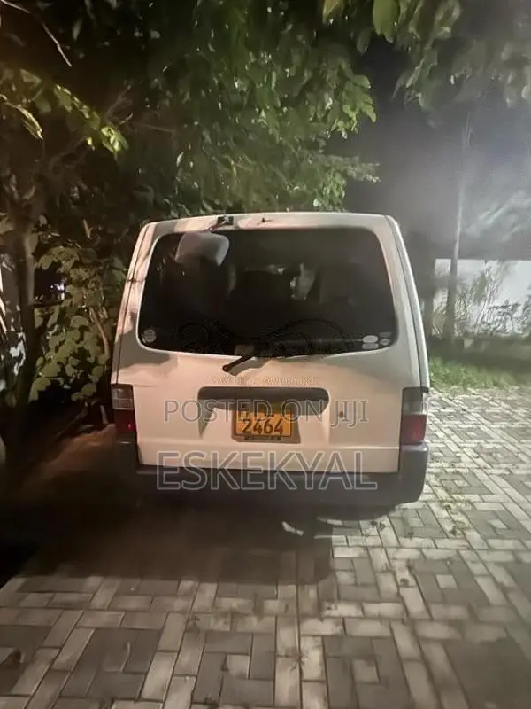 Nissan Van Nissan 2011 Van (Used)