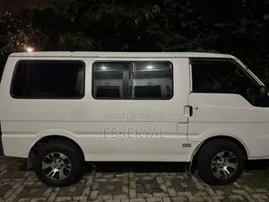 Nissan Van Nissan 2011 Van (Used)
