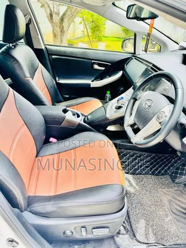 Toyota Prius G Grade 2014 Car (Used)
