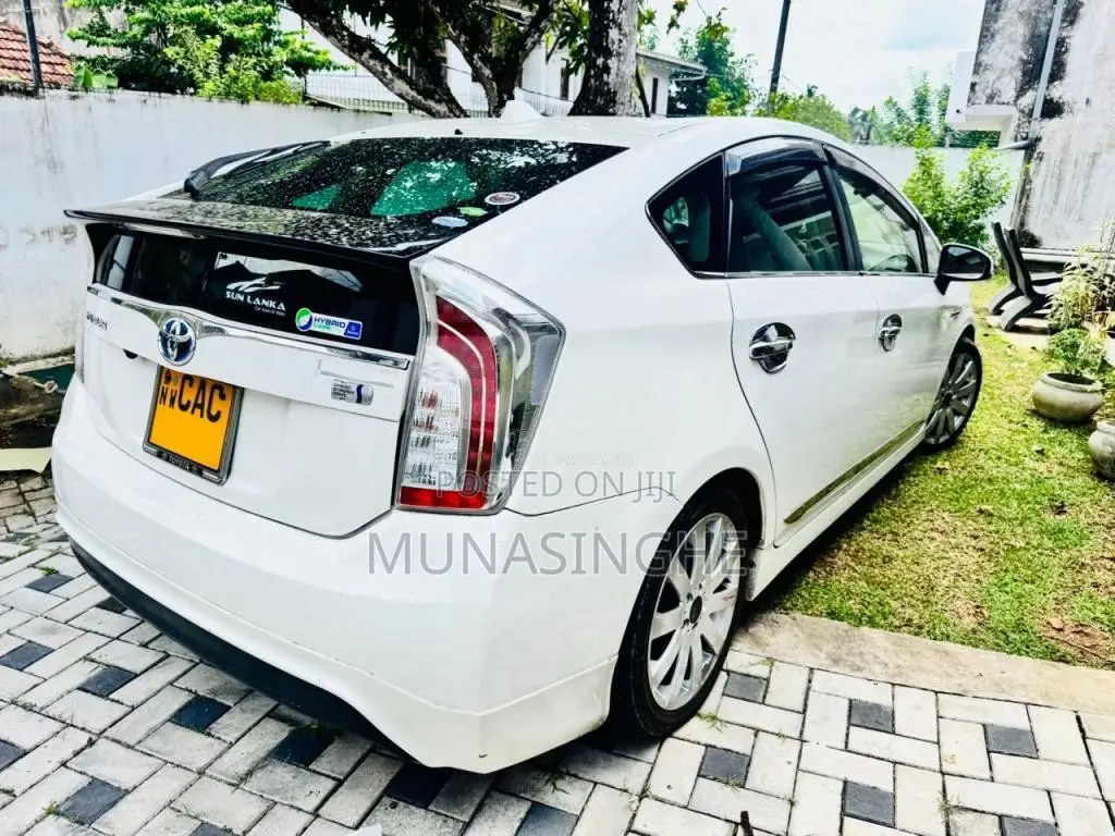 Toyota Prius G Grade 2014 Car (Used)