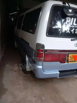 Toyota Dolphin 1994 Van (Used)