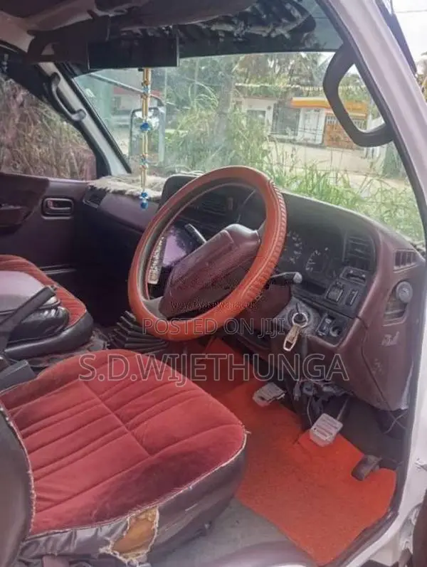 Toyota Dolphin 1994 Van (Used)