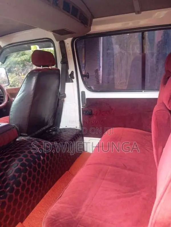 Toyota Dolphin 1994 Van (Used)