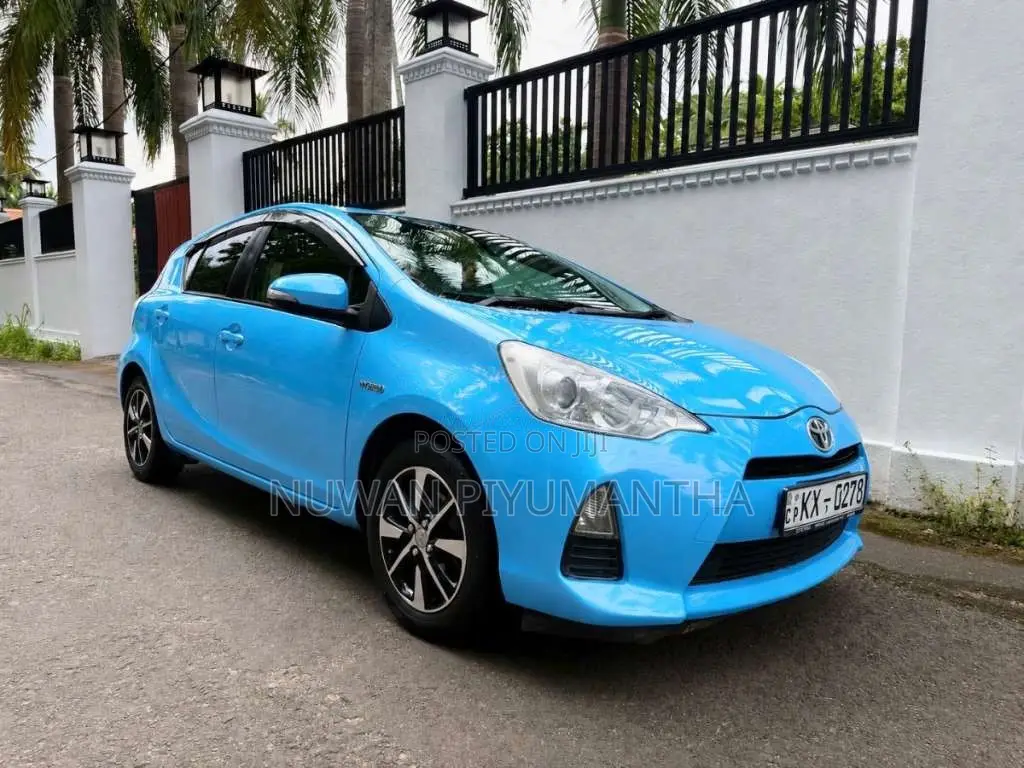 Toyota Aqua 2012 Car (Used)