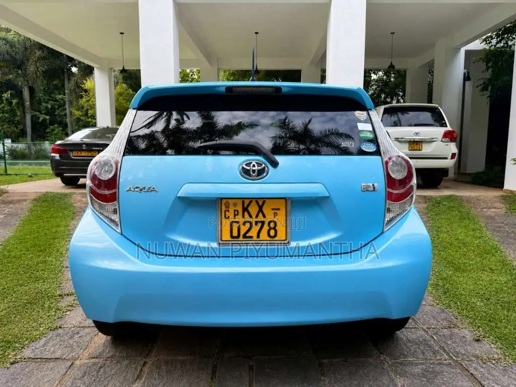 Toyota Aqua 2012 Car (Used)