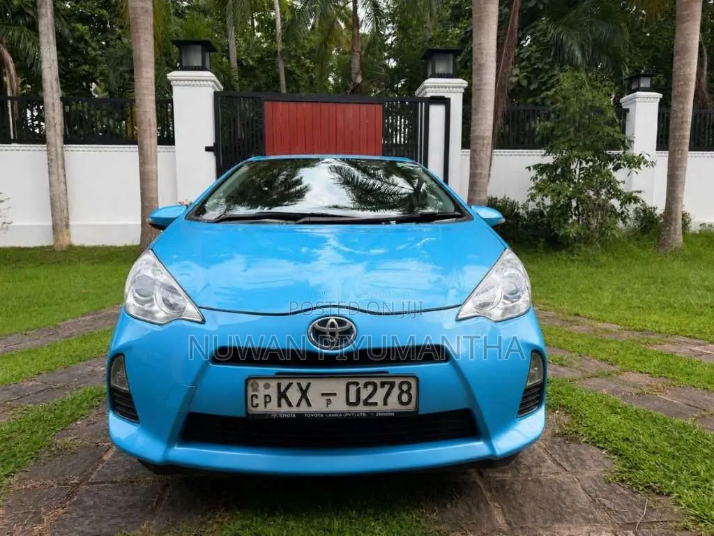 Toyota Aqua 2012 Car (Used)