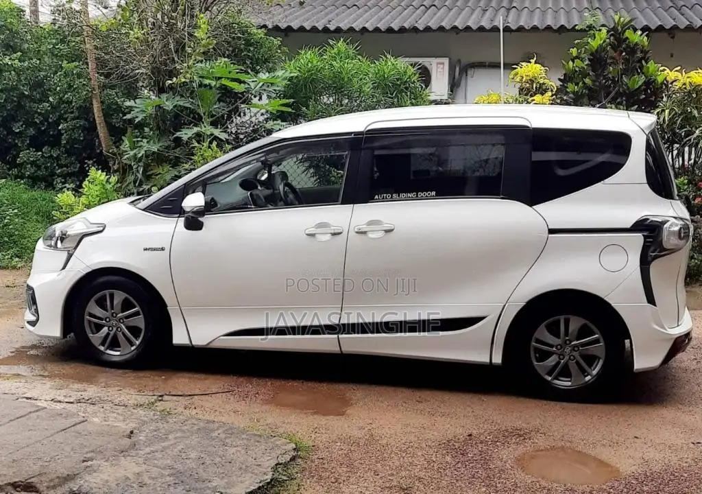 Toyota Sienta 2018 Car (Used)