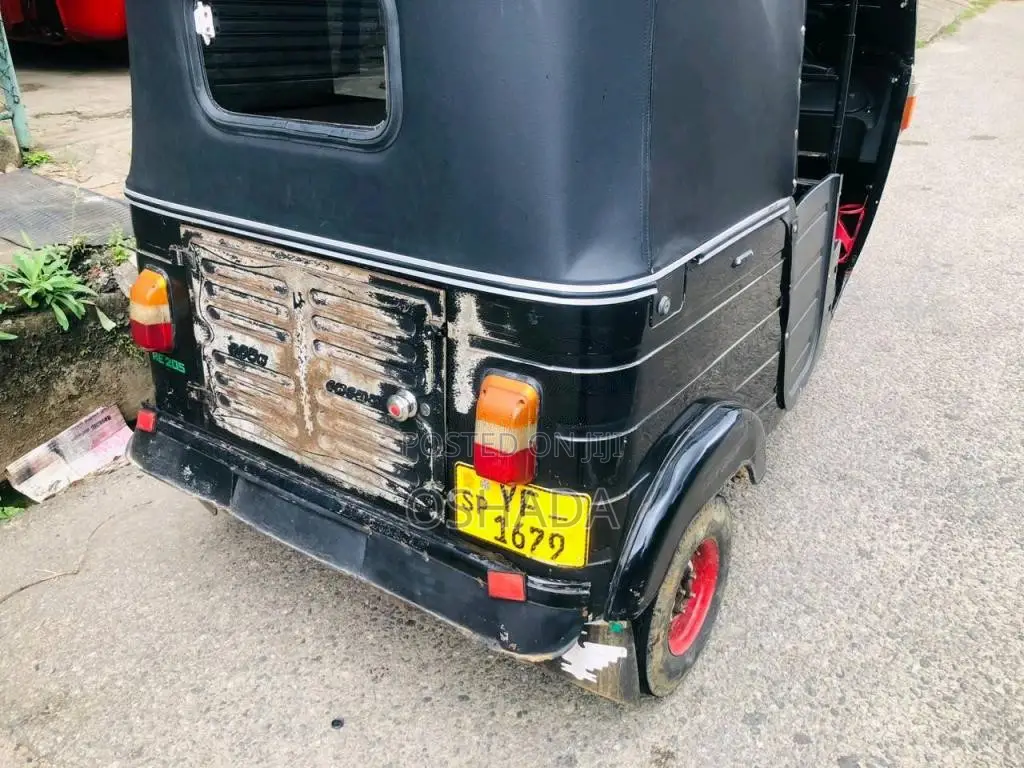 Bajaj RE 205 2010 Three Wheel (Used)