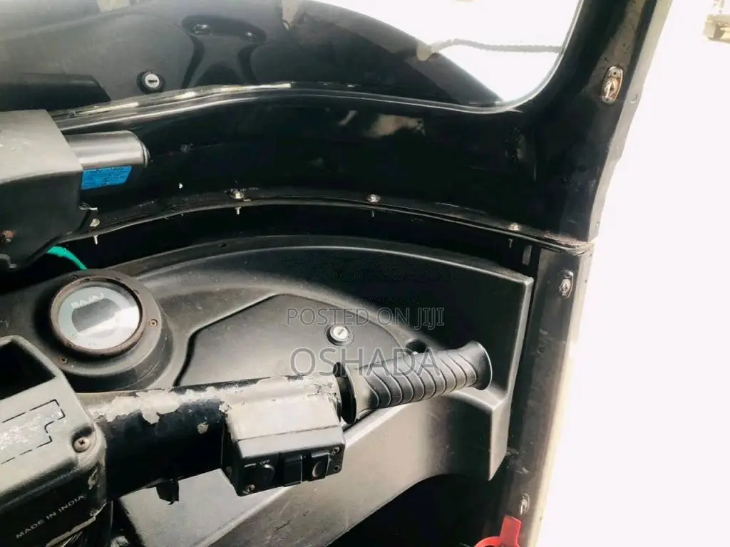 Bajaj RE 205 2010 Three Wheel (Used)