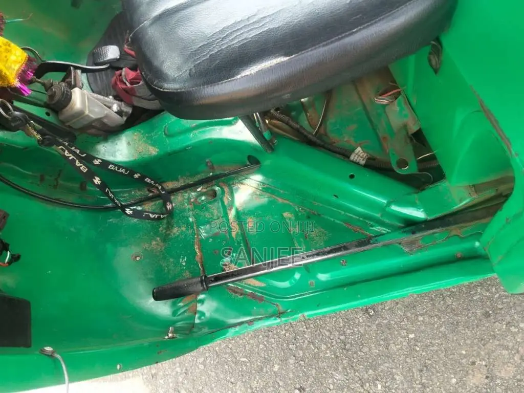 Bajaj 4 Stroke 2011 Three Wheel (Used)