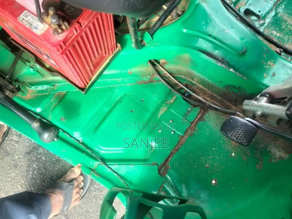 Bajaj 4 Stroke 2011 Three Wheel (Used)