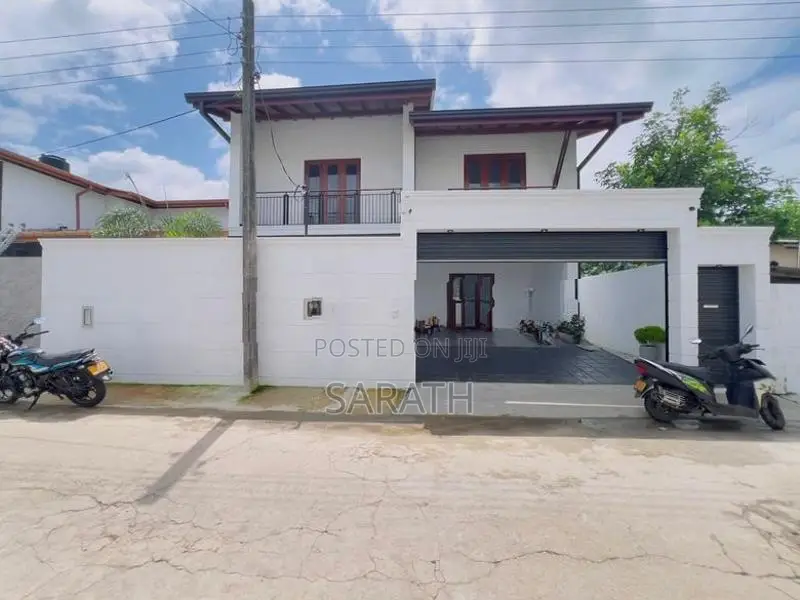 මාලබේ නගරයෙන් සියලු වැඩ නිම කරන ලද සුපිරි අලුත්ම නිවසක්