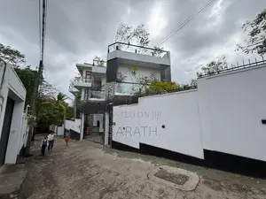 13 P With Super Luxury Brand New House Sale Battaramulla
