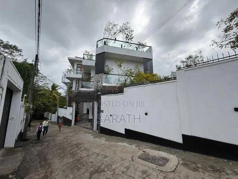13 P With Super Luxury Brand New House Sale Battaramulla