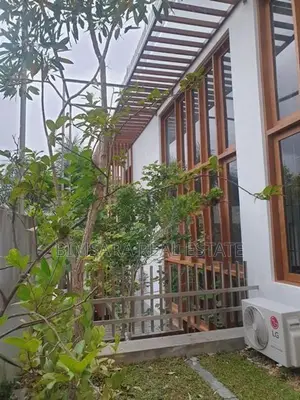 LUXURY HOUSE WITH A ROOF TOP SWIMMING POOL FOR LEASE IN COL 8 | LH0323