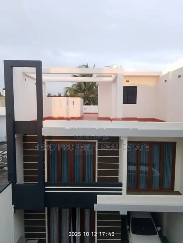 HCS072 - Luxury Quality Valuable House for Sale in Dehiwala
