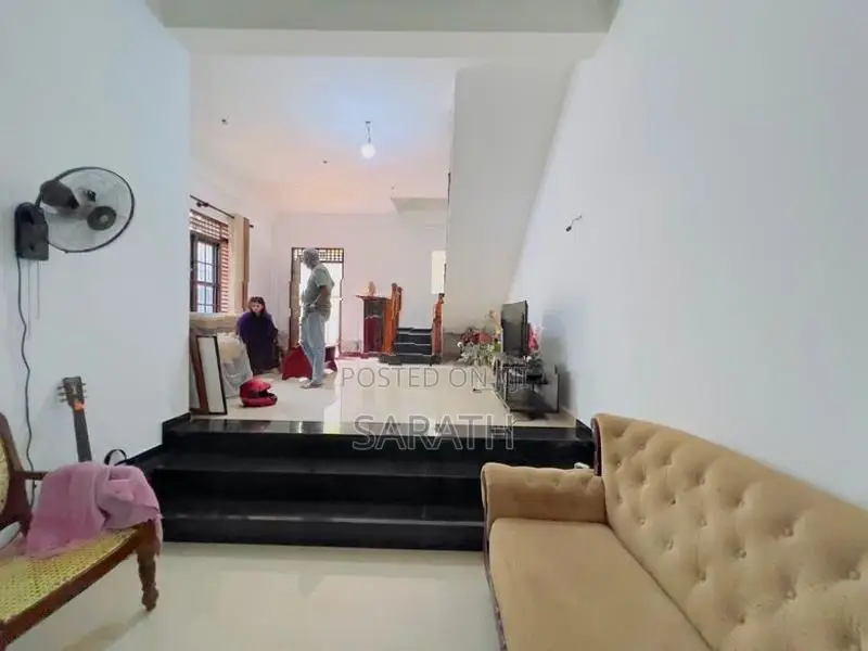 දෙමහල් විශාල නිවසක් මාලබෙන්
