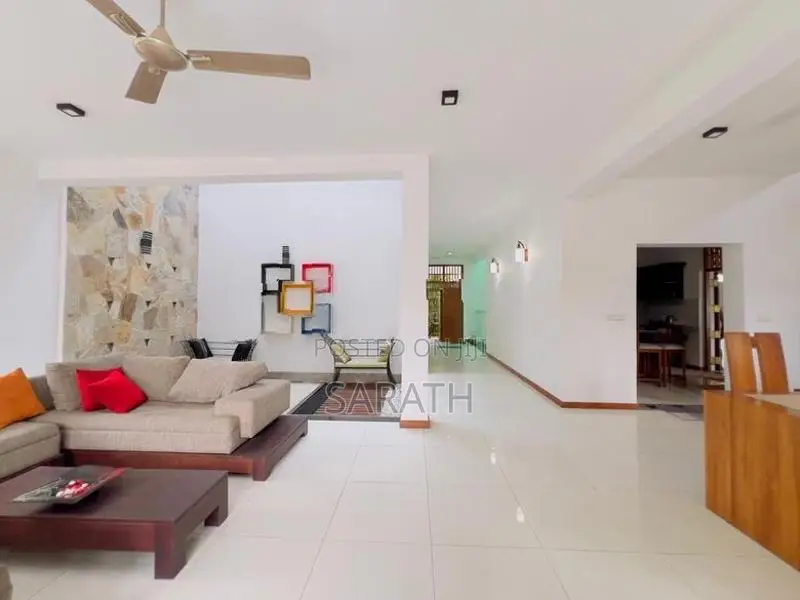 සුඛෝපභෝගී නිවසක් තලවතුගොඩින්