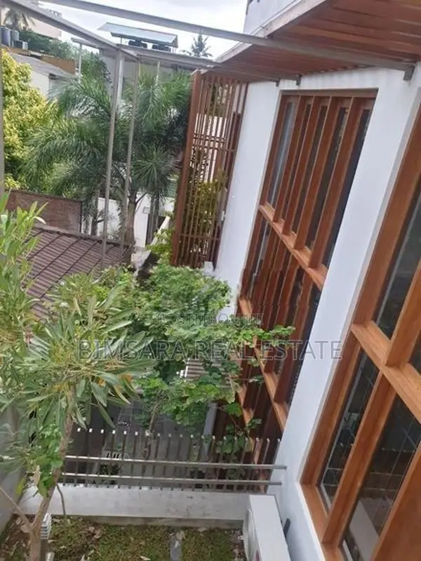 LUXURY HOUSE WITH A ROOF TOP SWIMMING POOL FOR LEASE IN COL 8 | LH0323