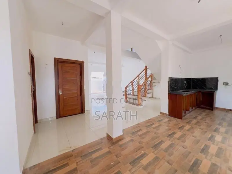 Luxurious Brand New House In Talawatugoda