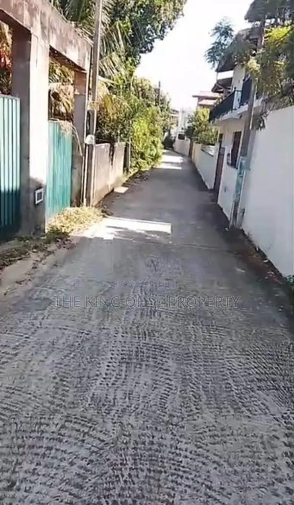 Land for sale in Pannipitiya