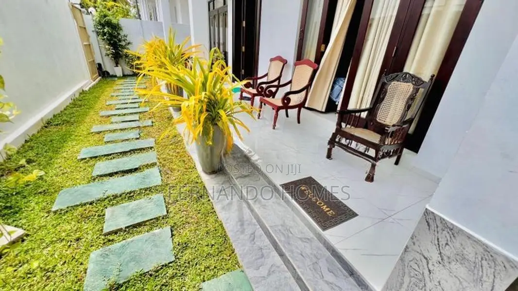 Very Near Temple Road Down Floor Complete New House Sale In Negombo