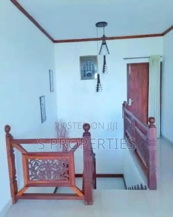 SOLID HOUSE FOR SALE IN KAHAWATTA
