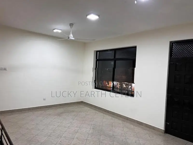 Nugegoda, 1St Floor, Unfurnished Apartment For Rent (MG1352)