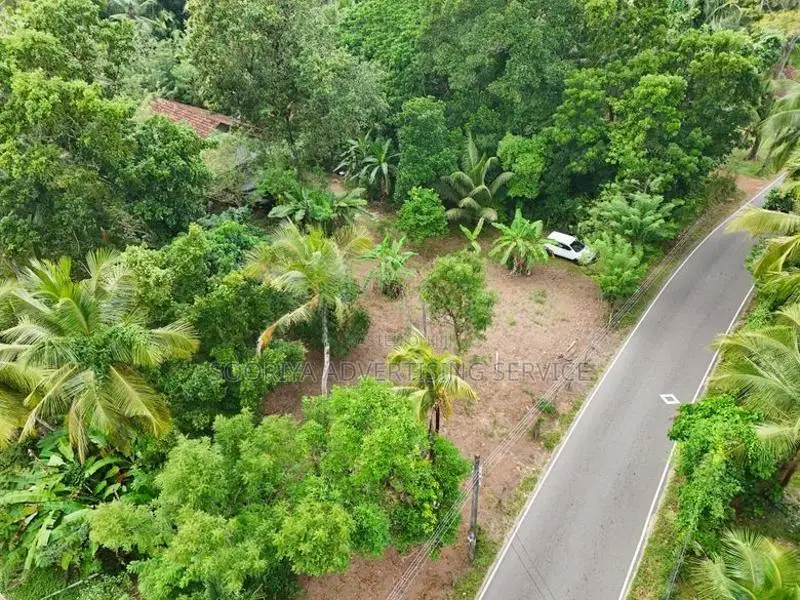 Commercial Land with House for Sale in Baduragoda