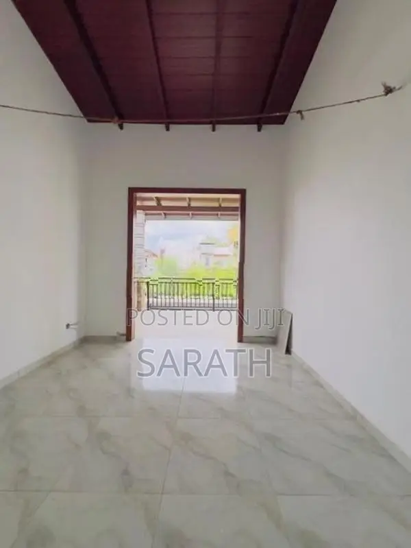 Luxurious Brand New House In Talawatugoda