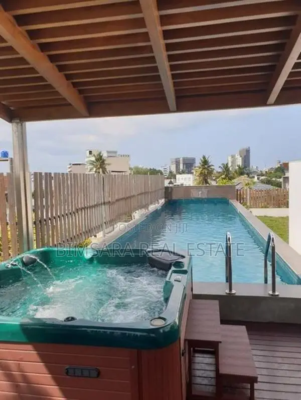 LUXURY HOUSE WITH A ROOF TOP SWIMMING POOL FOR LEASE IN COL 8 | LH0323