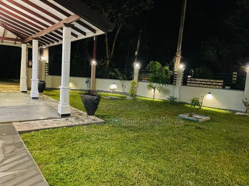 පර්චස් 18 ක ඉදිවූ අලුත්ම තනිමහල් නිවසක් විකිණීමට පොල්ගස්ඕවිට කැස්බෑව