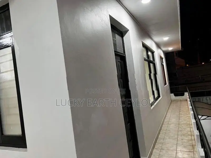 Nugegoda, 1St Floor, Unfurnished Apartment For Rent (MG1352)
