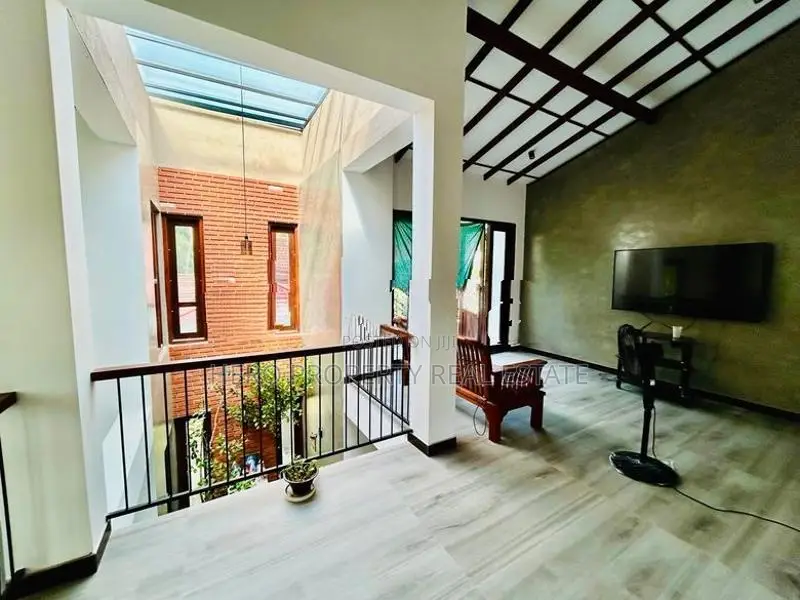 HCHS063Quality Modern Luxury House for Sale in Negombo