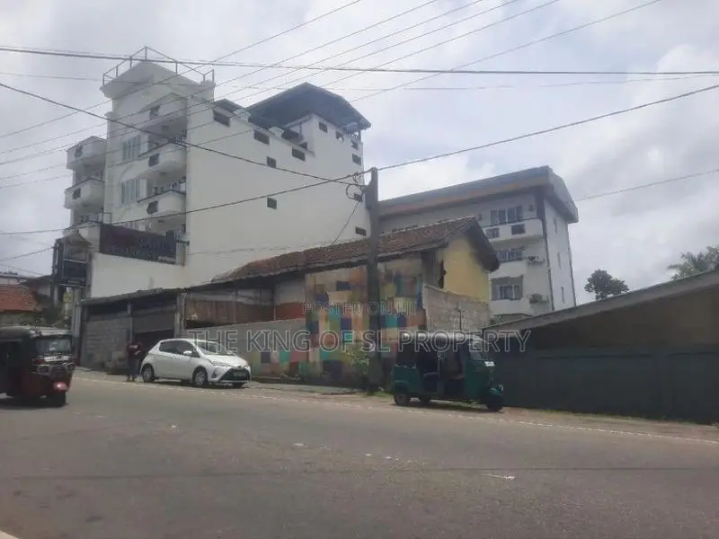 Commercial land for sale in Kotte