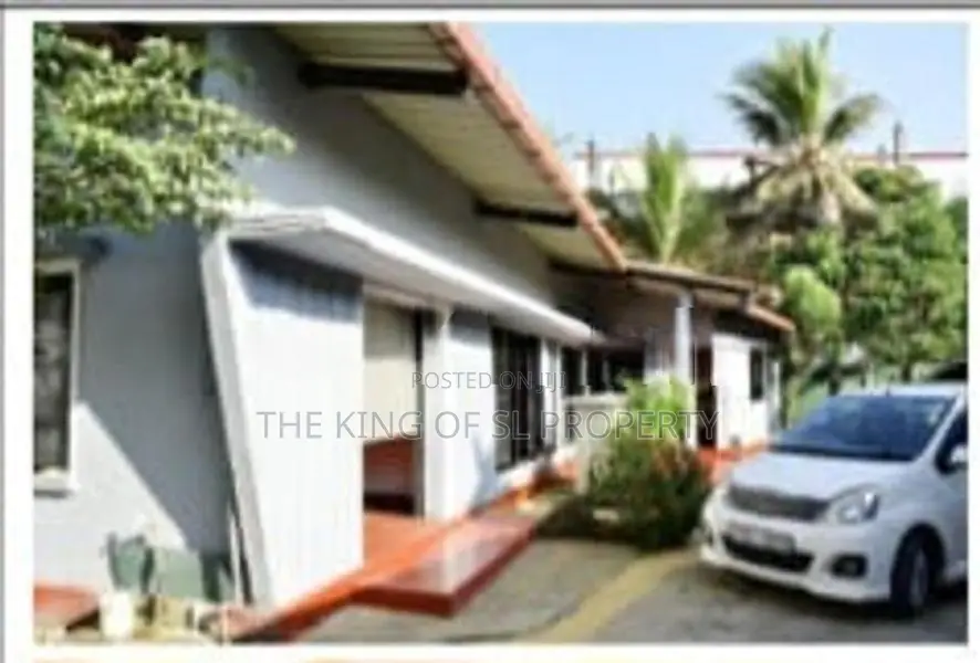 Building for sale in Wattala