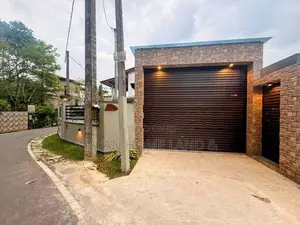 පර්චස් 18 ක් සහිත අලුත්ම නිවසක් විකිණීමට පොල්ගස්ඕවිට හංදියට ආසන්නයෙන්